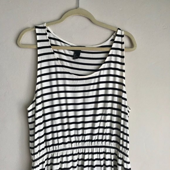 H&M / Back and White Stripe Jersey Style Dress - Picture 2 of 9